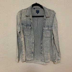 Guess Chambray Button-Up Shirt | M